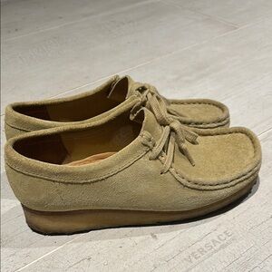 Clarks Wallabee lace up low top tan loafers moccasins size 7 GUC